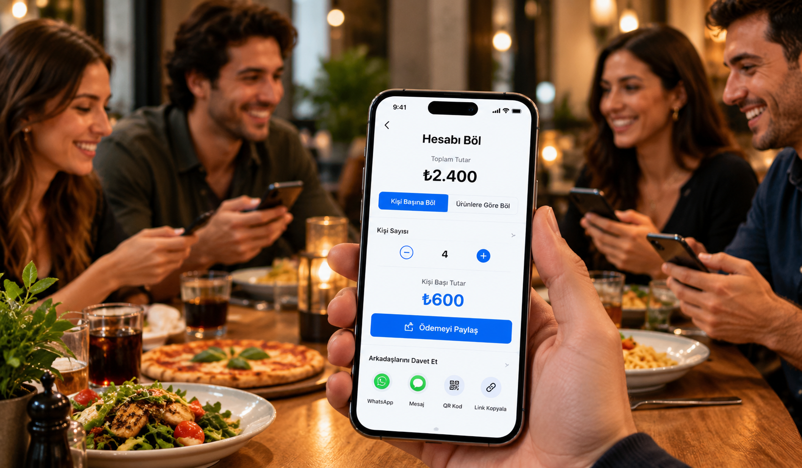 Masada telefonla hesap bölen arkadaş grubu — hesap bölme ve hızlı ödeme